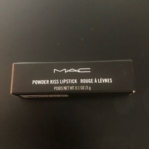 MAC powder kiss lip in Stay Curious